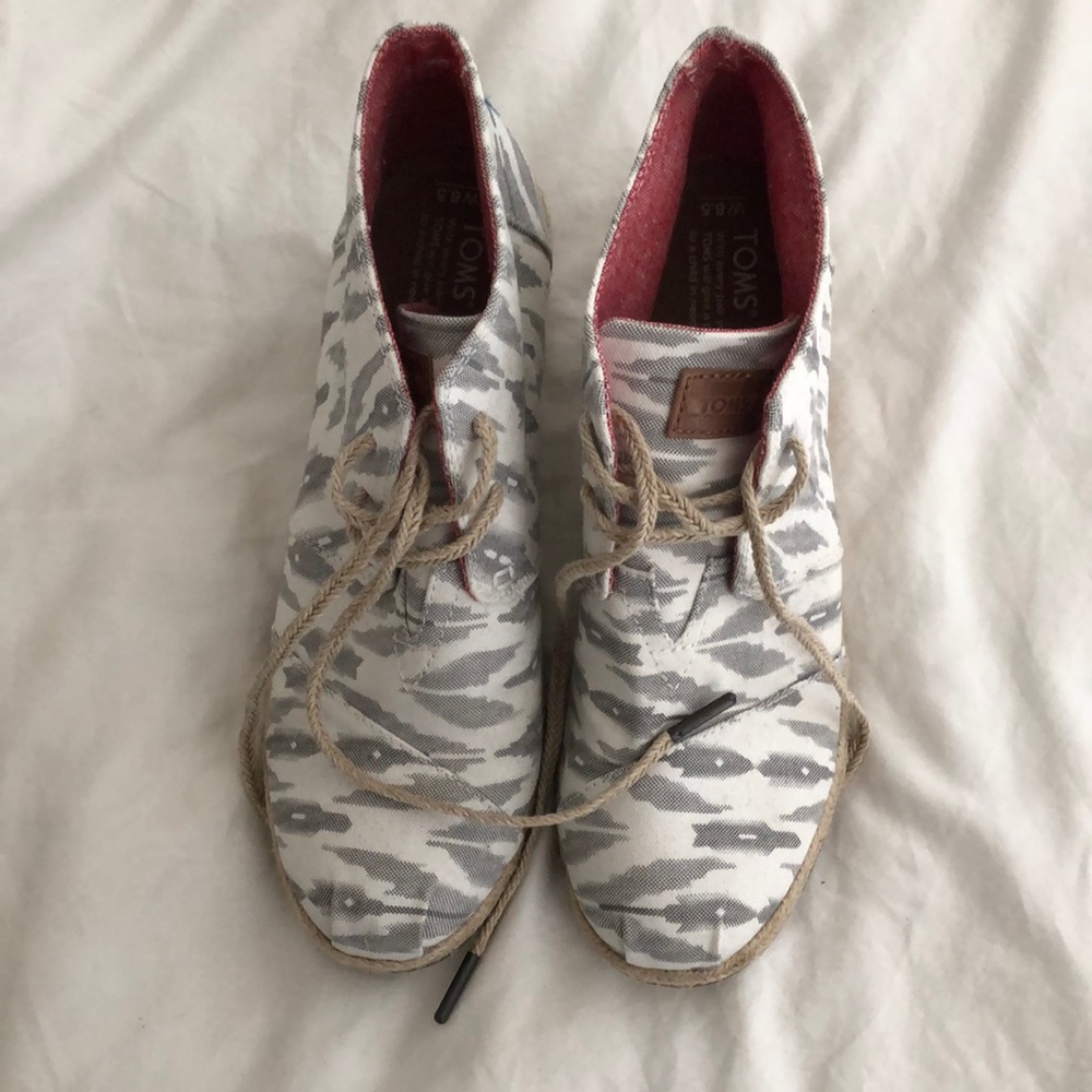 Like new TOMS Ikat Booties